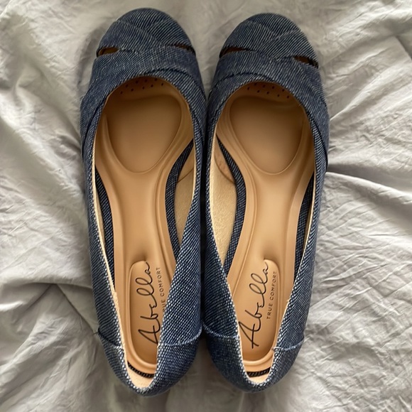 Abella Denim Summer Jean Low Wedge - Size 9.5M - Picture 3 of 8